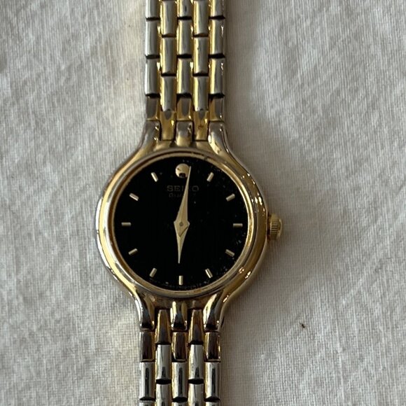LADIES WATCH - Picture 1 of 3